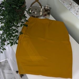 Yellow pencil skirt